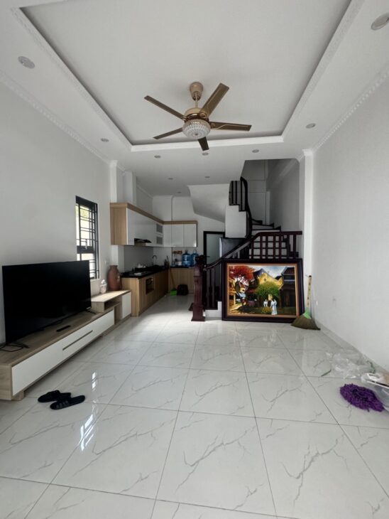 Bán nhà đẹp Nguyễn Sơn -Ngõ Thông -Lô góc – oto vào nhà – mặt tiền 5m -5 tầng – nhỉnh 7 tỷ