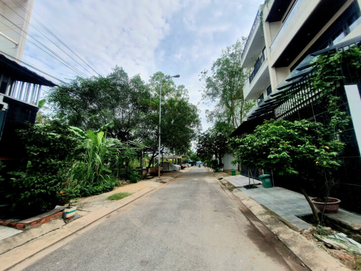 Đất nền đường Lê Văn Lương, 104m, giá 5.85 tỷ, sổ hồng riên