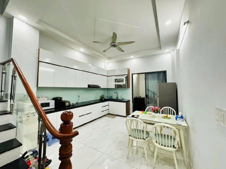 ????Nhà 5 tầng đường THẠNH LỘC 44, phường THẠNH LỘC, Q12, dt 65m2 (4mx17m). Hẻm Ôtô 10m. Giá 5,xTỷ