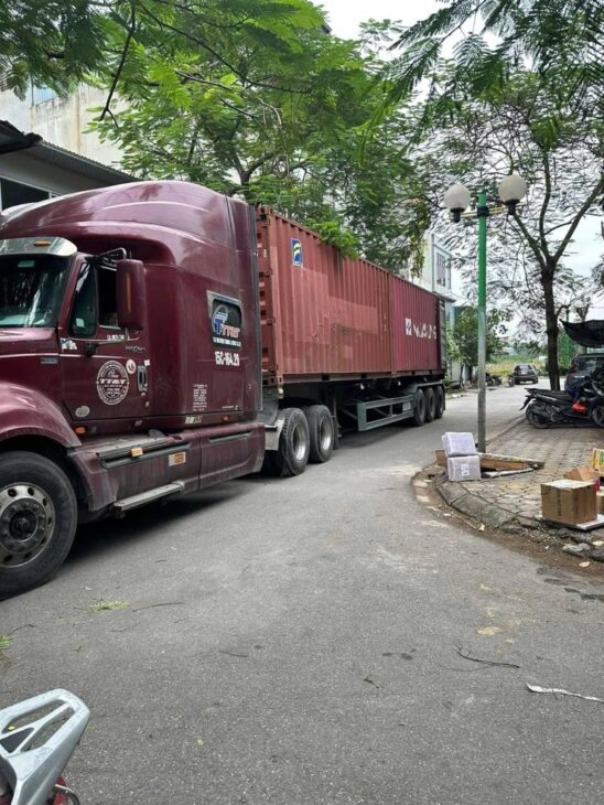 LINH ĐÀM – NHÀ PHÂN LÔ, Ô TÔ CONTAINER ĐỖ CỬA