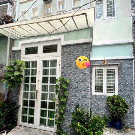 Nhà HOÀNG VĂN THỤ, bán gấp, 4.5 tỷ, 3 lầu, 3 phòng.