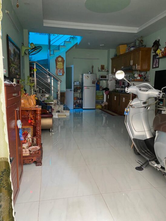 Nhà HOÀNG VĂN THỤ, bán gấp, 4.5 tỷ, 3 lầu, 3 phòng.