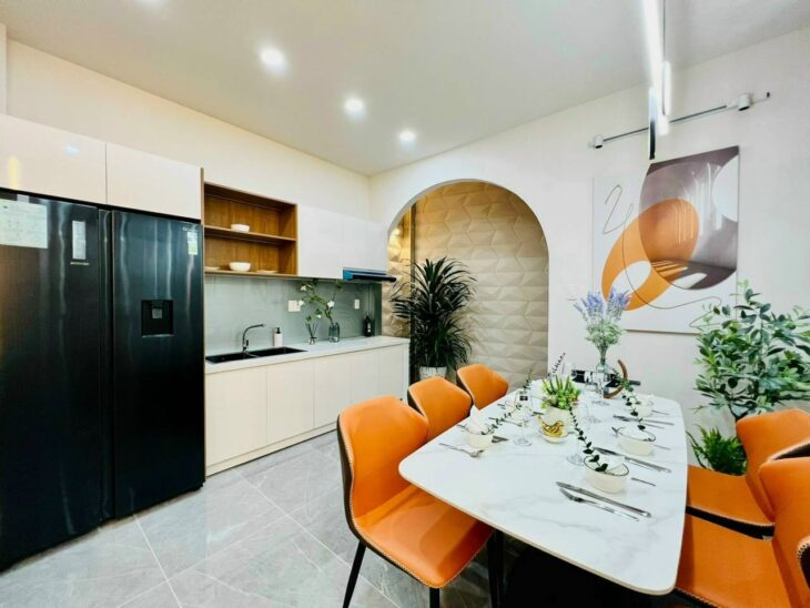 Bán gấp nhà ĐINH TIÊN HOÀNG, HXH, 5m x 14m, 6 phòng, 5.5 tỷ còn tl.