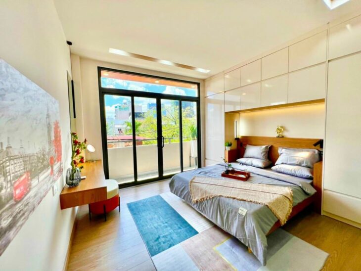 Bán gấp nhà ĐINH TIÊN HOÀNG, HXH, 5m x 14m, 6 phòng, 5.5 tỷ còn tl.