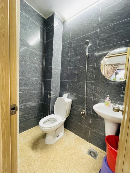 Bán gấp nhà gần PHAN XÍCH LONG, 4.2 TỶ, gần HXH.