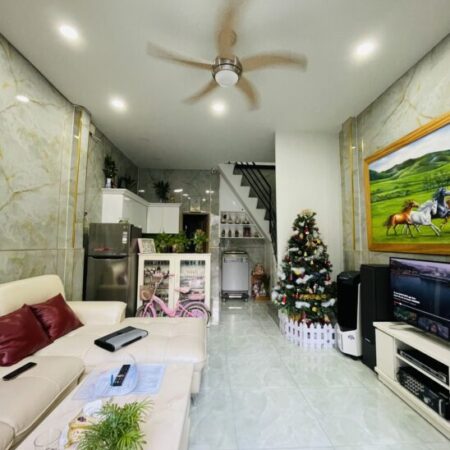 Bán gấp nhà gần PHAN XÍCH LONG, 4.2 TỶ, gần HXH.