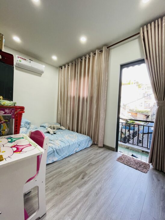 Bán gấp nhà gần PHAN XÍCH LONG, 4.2 TỶ, gần HXH.