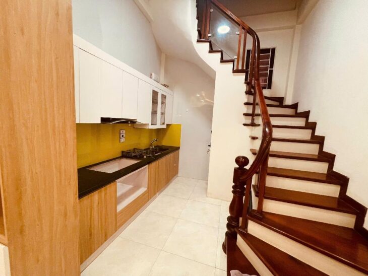 BÁN NHÀ CẦU GIẤY 35M2 X 5 TẦNG 7.5 TỶ – VỊ TRÍ ĐẮC ĐỊA