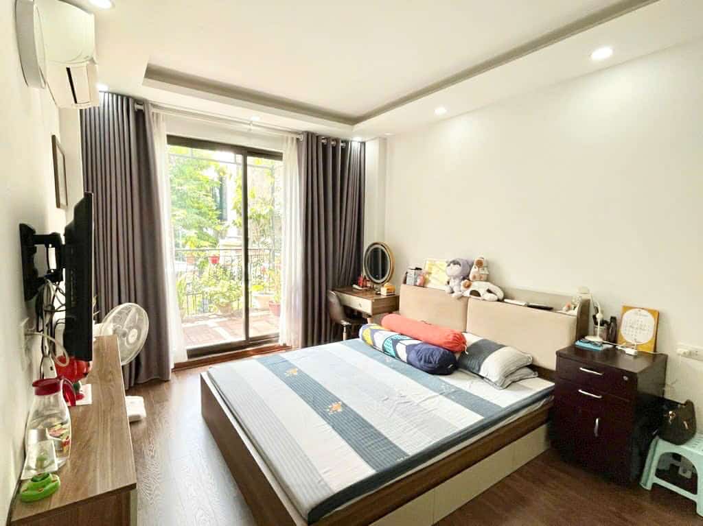 Chỉ cách hồ Bồ Đề 100m chính chủ bán nhà Bồ Đề, xe 3 gác đỗ cửa, nội thất đẹp, 60m2, 9.8 tỷ