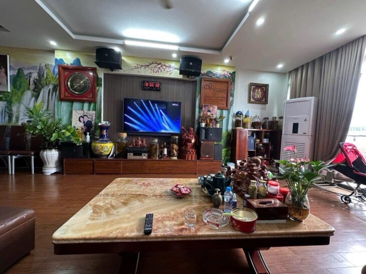 LINH ĐÀM – NHÀ PHÂN LÔ, Ô TÔ CONTAINER ĐỖ CỬA