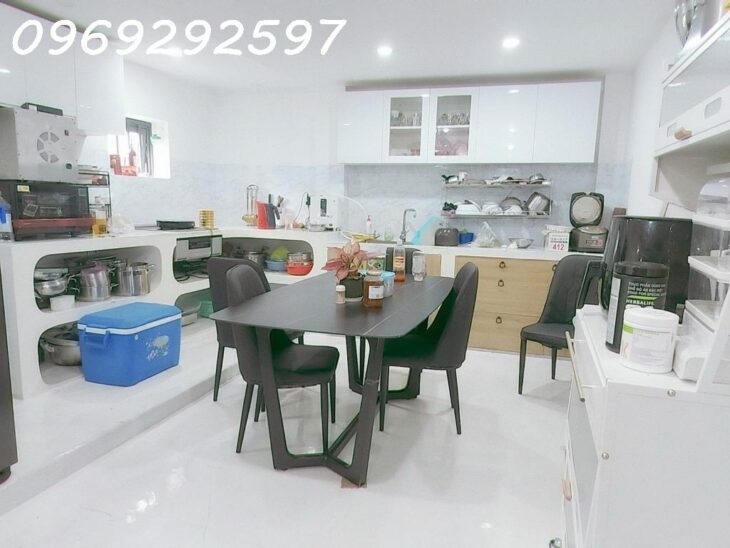 Nhà Phạm Văn Hai Tân Bình 5 Tầng, 6PN,7WC Sổ Vuông Nở Hậu,Chỉ 8.2 Tỷ