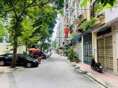 ĐẲNG CẤP, KHU PHÂN LÔ HỒNG HÀ – BA ĐÌNH, ÔTÔ TRÁNH, VỈA HÈ: 32M, 5T, GIÁ 10.5 TỶ