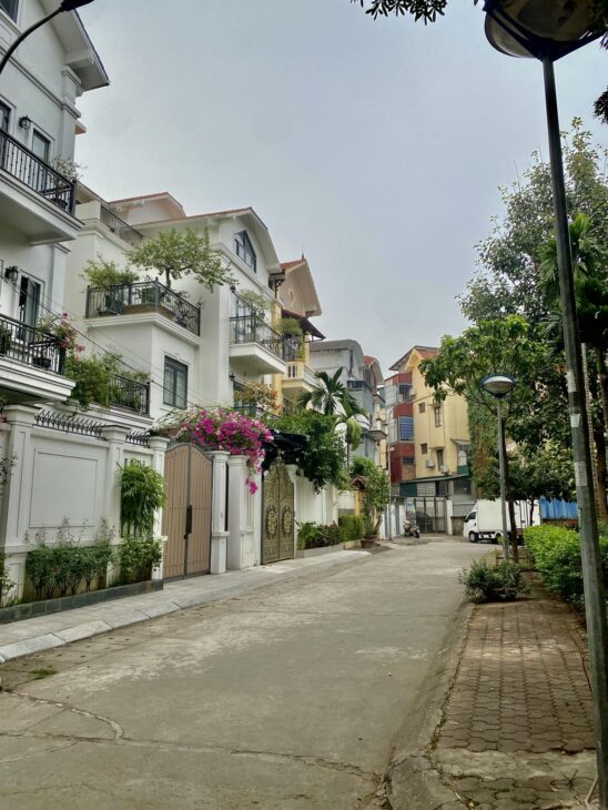 Cho thuê biệt thự Lương Thế Vinh, 130m2, 4 tầng, 25 triệu/tháng làm văn phòng