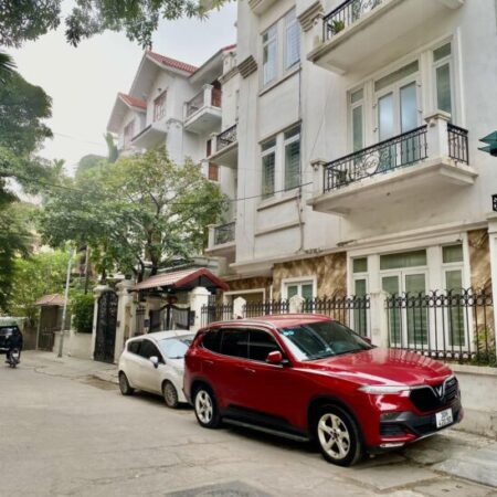 Cho thuê biệt thự Lương Thế Vinh, 130m2, 4 tầng, 25 triệu/tháng làm văn phòng