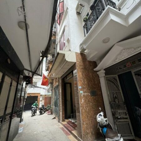 Bán Nhà Cầu Giấy -Khu vực Sầm Uất – Gần Ô tô – Ngõ Xe 3 Gác tránh – DT 34m x 5 Tầng x MT 3.4m