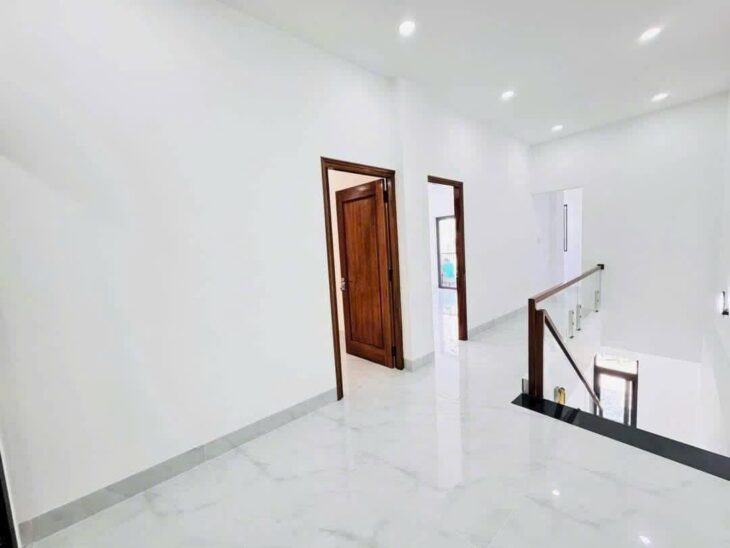 NHÀ MỚI 2 TẦNG THIẾT KẾ HIỆN ĐẠI HẺM Ô TÔ LƯƠNG ĐÌNH CỦA