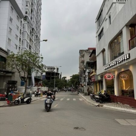 16 tỷ Phố Đào Tấn – hiếm – ô tô vào nhà – Kinh doanh – Gần phố
