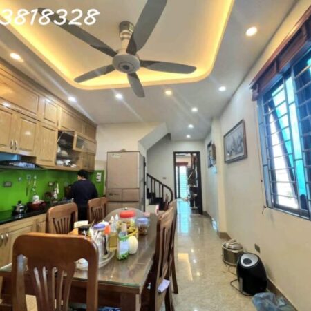 NHÀ ĐẸP BÊN MỸ Ở NGAY – 2 THOÁNG – NGÕ NÔNG GẦN Ô TÔ – SỔ HOA HẬU – TIỆN ÍCH ĐỈNH – 40m2 NHỈNH 6 TỶ