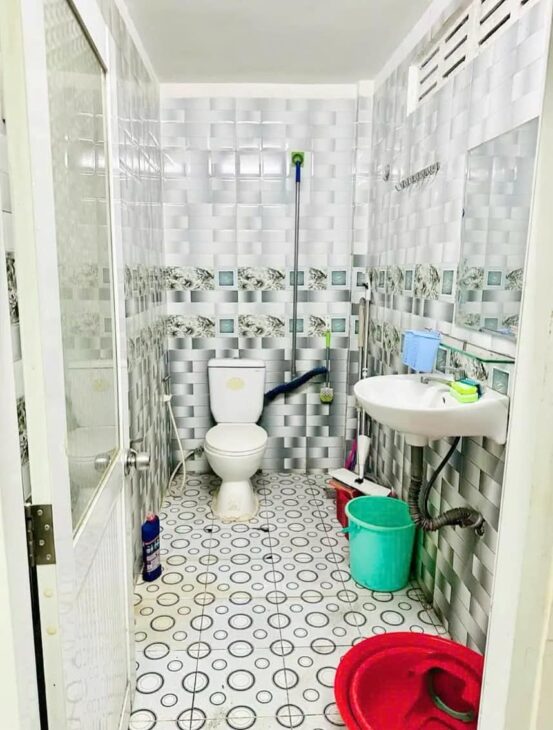 BÁN NHÀ 2 MẶT TIỀN CẤP 4 HẺM NGUYỄN KHUYẾN VĨNH HẢI CHỈ 1ty250