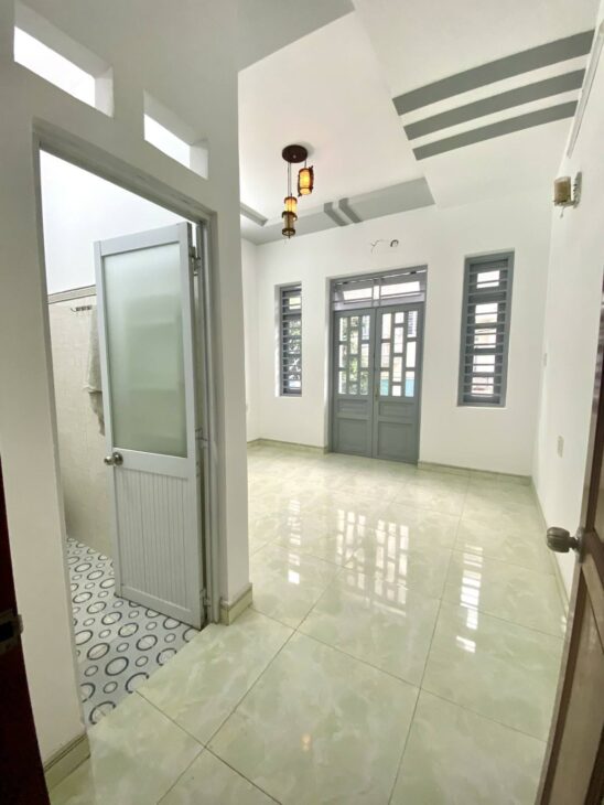 NHÀ KHU PHÂN LÔ VIP NHẤT TÂN CHÁNH HIỆP – HẺM NHỰA 8M XE HƠI NÉ NHAU – ĐI BỘ RA CHỢ NGÃ BA BẦU.
