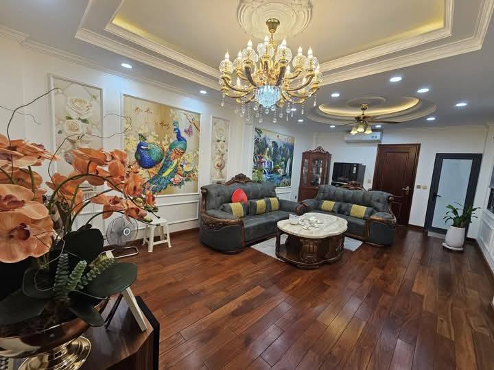 Mặt phố Ba Đình – Vỉa hè rộng – ô tô dừng đỗ – có hầm để xe – 100m chỉ 22 tỷ