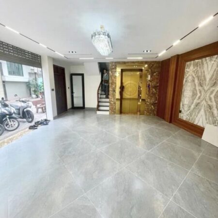 THUA! Bán nhà phố Cổ Linh, gara thang máy, 45m2, mặt tiền 8m mà cũng xây khéo thế này luôn!