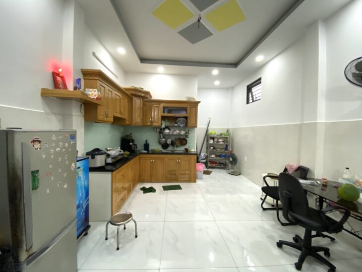 Chỉ có 4,5 Tỷ sở hữu ngay nhà 2 tầng, 96m2 ngang 5m, hẻm oto ngay Nguyễn Minh Hoàng P12 Tân Bình