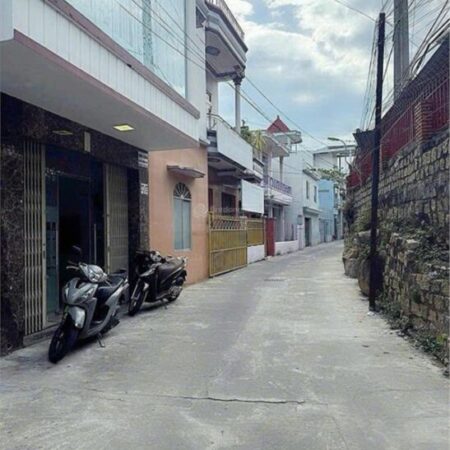 HIẾM! Bán Nhà Phố Nha Trang, Ô Tô Đỗ Cửa, Giá Chỉ 2 Tỷ 850 Triệu – Gần Tháp Bà Ponagar