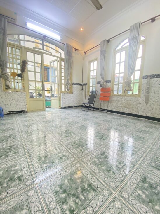 Bán gấp nhà NƠ TRANG LONG, BT, 3 phòng, 97m2, giá 5,5 tỷ.