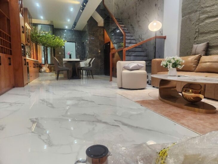 Nhà đẹp 3 tầng mặt tiền Trần Kim Xuyến -Hòa Xuân – Giá 6,25 tỷ .