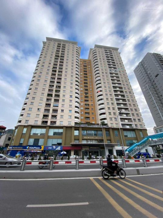 Cho thuê văn phòng 105m2 ở Tố Hữu – Lê Văn Lương sẵn nội thất ngăn 3 phòng đầy đủ PCCC giá 25 triệu