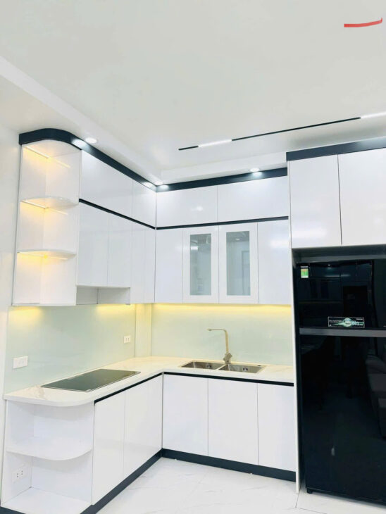 Nhà Đẹp Gần Hồng Tiến – Diện Tích 36m² – Giá 5.x Tỷ- Ô Tô đỗ Cửa
