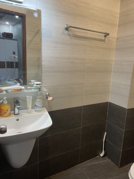 Giảm 500 triệu cần bán gấp nhà TRẦN BÌNH TRỌNG, hxh, 6m x 10m, 4 lầu, 5 phòng, 5.6 tỷ.