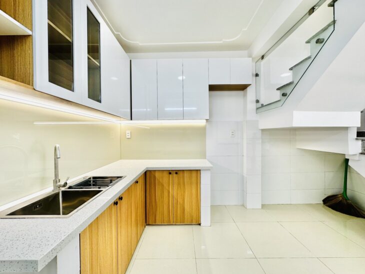 Bán nhà giá 4.8 tỷ, DƯƠNG QUẢNG HÀM, 3 lầu 4 phòng.