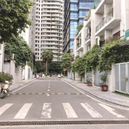 Cần bán nhà liền kề Phú Thượng, Tây Hồ, Võ Chí Công 120 m2, MT 6 m, 5 tầng ô tô tránh, full NT