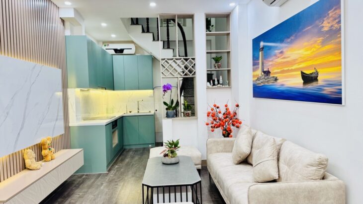 Bán nhà Nguyễn Văn Cừ- Full Nội Thất- Ô tô tải – 5 tầng- 6.4 tỷ ( Thương Lượng)