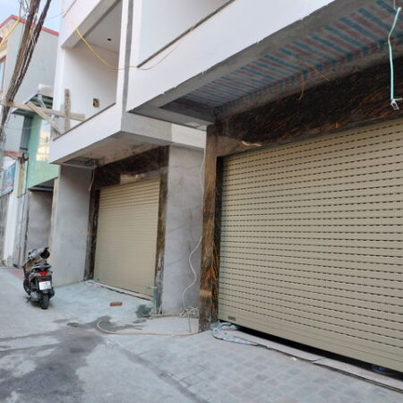 NHÀ MỚI ĐẸP PHỐ NGUYỄN VĂN LINH, 35M2,5 TẦNG, MT 4M, 5.6 TỶ. Ô TÔ ĐỖ CỔNG. NHÀ MỚI ĐẸP PHỐ NGUYỄN VĂN LINH, 35M2,5 TẦNG, MT 4M, 5.6 TỶ. Ô TÔ ĐỖ CỔNG.