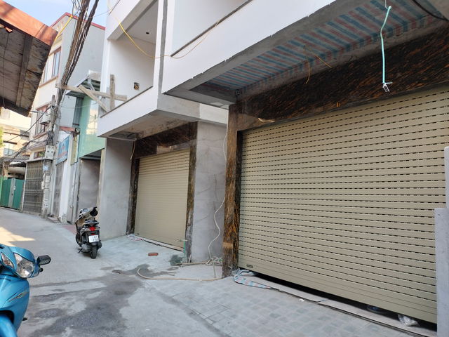 NHÀ MỚI ĐẸP PHỐ NGUYỄN VĂN LINH, 35M2,5 TẦNG, MT 4M, 5.6 TỶ. Ô TÔ ĐỖ CỔNG.