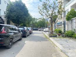 Chính chủ cần bán gấp biệt thự TT3 khu đô thị Thành Phố Giao Lưu 209m2, nhà 2 mặt đường