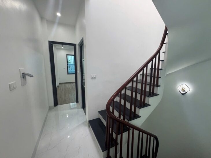 BÁN NHÀ PHỐ CỔ TẢN ĐÀ, Ô TÔ ĐỖ CỬA, 5T, 30m, 6.8 tỷ