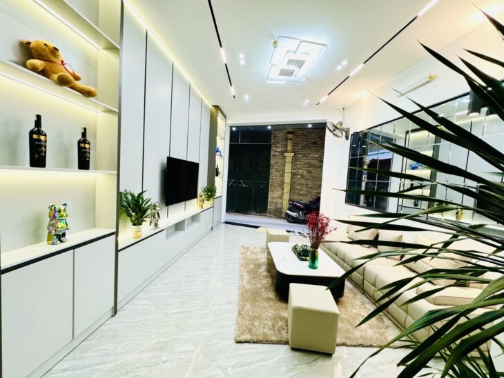 Bán nhà phố Ngọc khánh 38m2, 4 tầng cực đẹp tặng full đồ quanh 8 tỷ hiếm quận Ba Đình