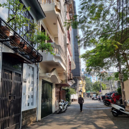 Bán nhà đẹp phố Tôn Đức Thắng 40m2, 5T, MT4.3m Gara ô tô 11.5 tỷ hiếm quận Đống Đa