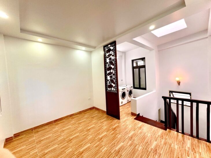HIẾM – NHÀ MỚI Ở NGAY VÕ CHÍ CÔNG – 35M2 X 5 TẦNG – Ô TÔ – 6.7 TỶ