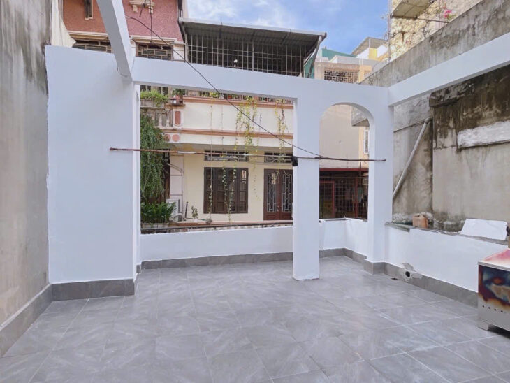 Bán nhà Phố Hào Nam_Ô tô ba bước_ Nhà đẹp hai thoáng _69mx3T_Giá: 12.2 tỷ.