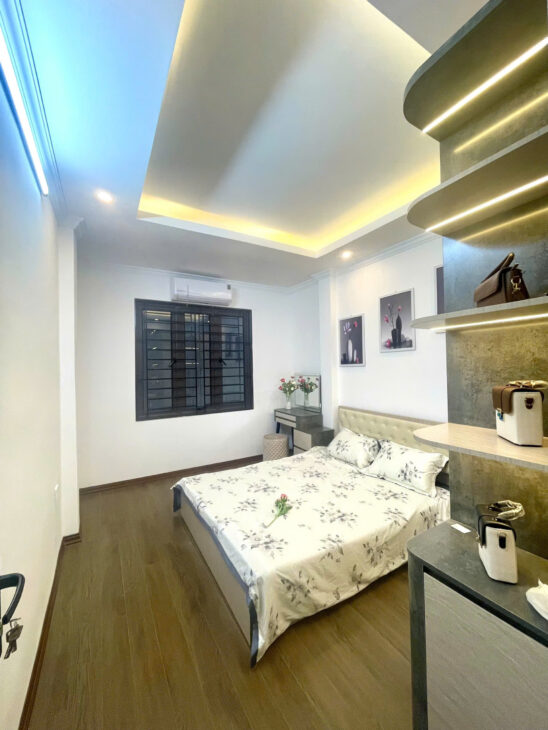 Bán nhà Phố Hào Nam_5 tầng kiên cố_ Ngõ rộng thoáng _35mx5T_Giá: 7.5 tỷ.