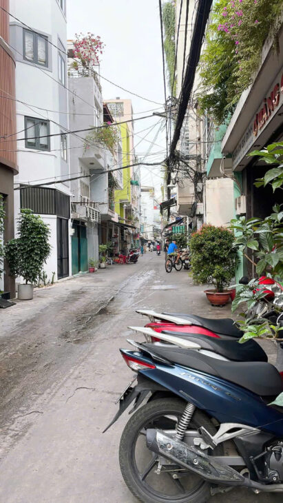 Nhà mới ở ngay đón tết, ngay trung tâm Phú Nhuận. Gần mặt tiền, bệnh viện, trường học, giáp Q1, Q3,