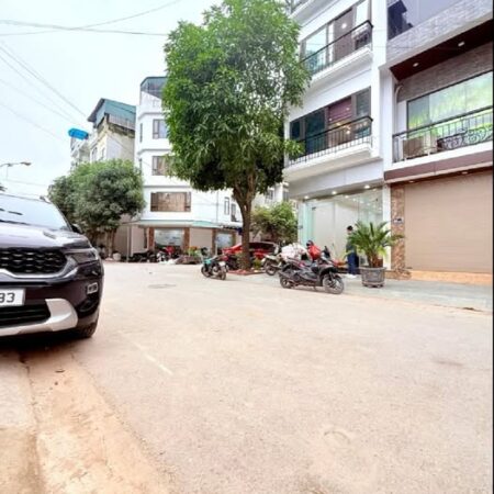 ĐỈNH ..PHÂN LÔ 3 Ô TÔ TRÁNH 45m 5T mt4m sẵn THANG MÁY