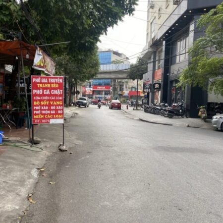 siêu phẩm lô đất siêu đẹp vị trí siêu hót tại Văn La 55m , mt 5m oto qua nhà , gần chợ , gần các