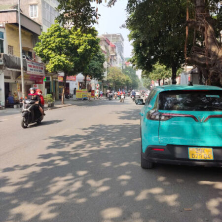 BÁN PHỐ BÀ TRIỆU .DT 55m2 . Giá 11x Tỷ.Căn cách mặt phố 2 nhà, truóc nhà 3 ô tô tránh, ngõ thông.