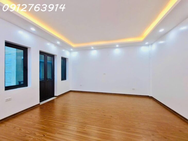 Siêu phẩm! Bán nhà Kim Mã, full nội thất VIP, 42m2, 5T, mặt tiền VIP 5,5m, chỉ 9.4 tỷ